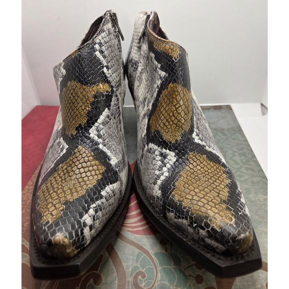 Ariat Women's Jolene Western Size 10 Ankle Boots Black Snake Print *Fits 9.5 - Picture 2 of 8